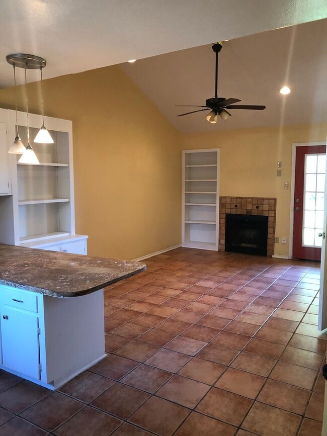 Foto del edificio - Cozy Townhome close to Mansfield Road....