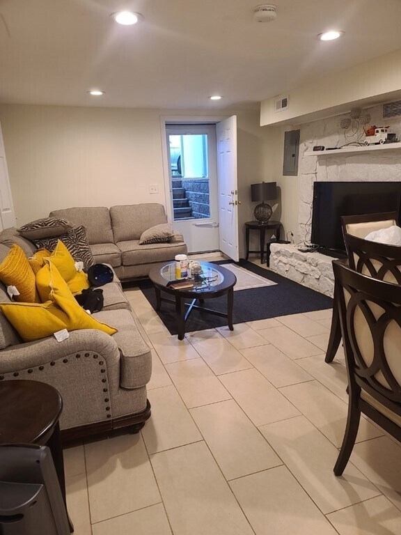 31 Border Rd, Holbrook, MA 02343 Townhome Rentals in Holbrook MA