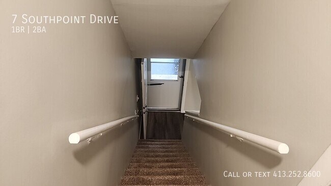 Foto del edificio - 7 Southpoint Dr