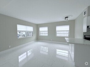 Building Photo - 2725 Middle River Dr