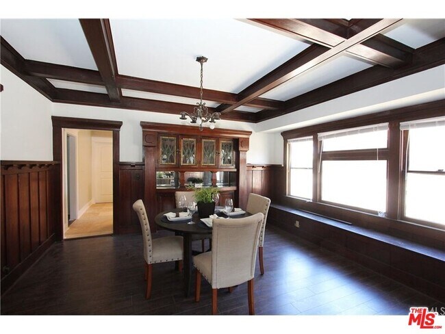 Foto del edificio - 2345 W 30th St