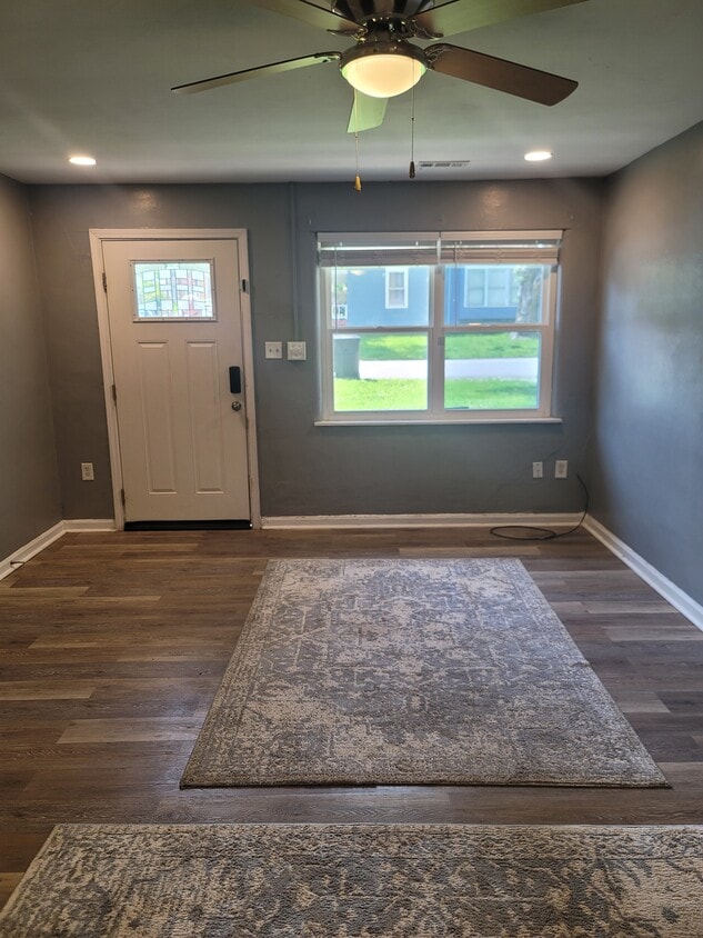 Living room - 329 S Hocker Ave
