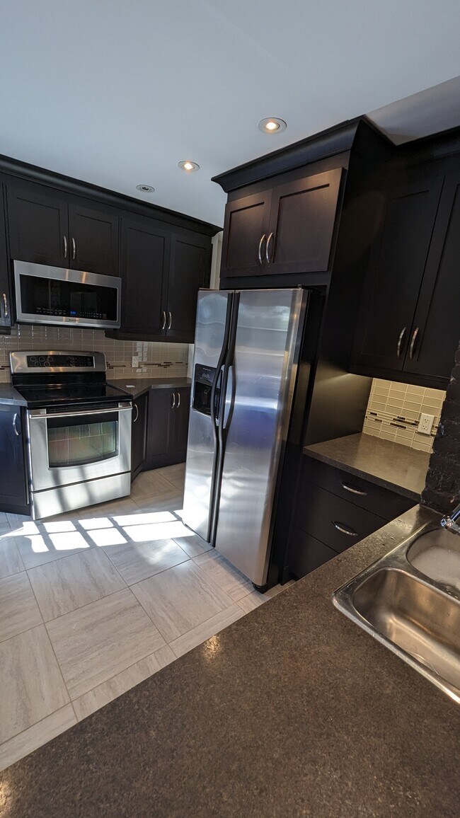 Large kitchen with stainless steel appliances - 47 Yates St