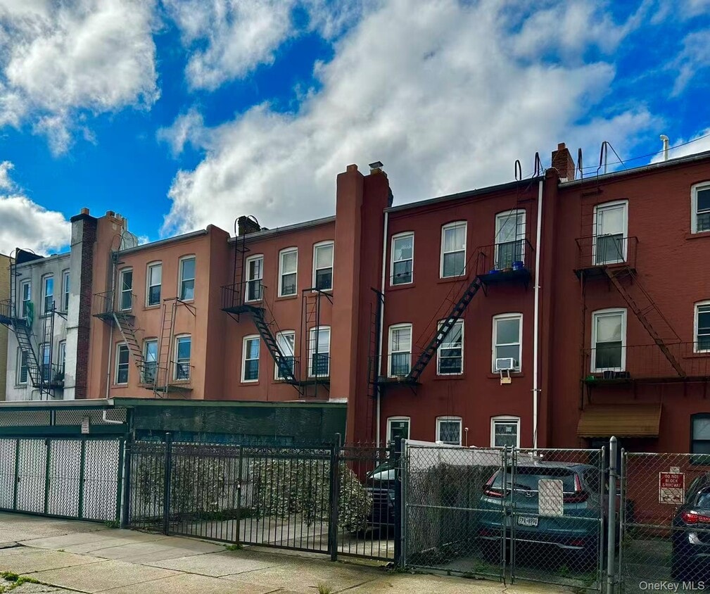 Primary Photo - 501 Ridgewood Ave