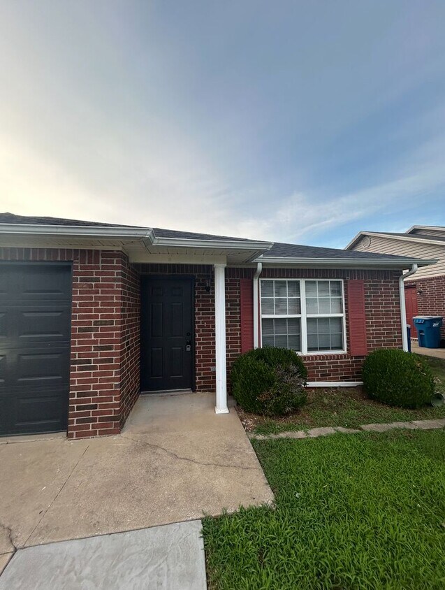 Foto principal - 3406 SW Landau Ct