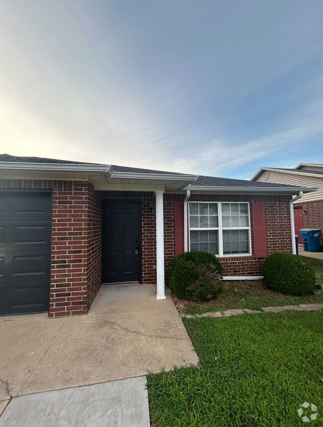 Building Photo - 3406 SW Landau Ct