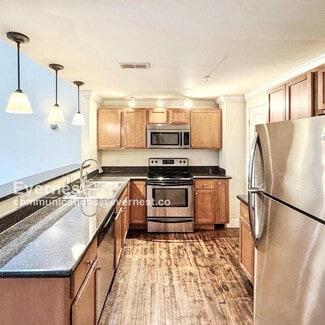 Building Photo - 525 E Grace St