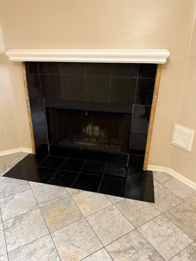 Foto del edificio - 16431 Canario Dr