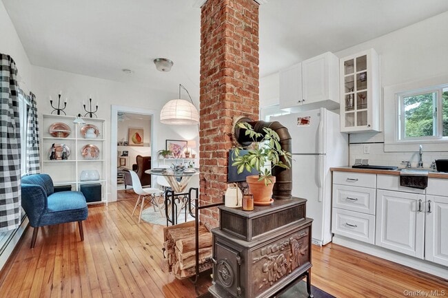 Building Photo - 2 Mine Hill Rd