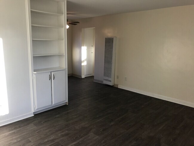 Foto del edificio - 3051 Meade Ave