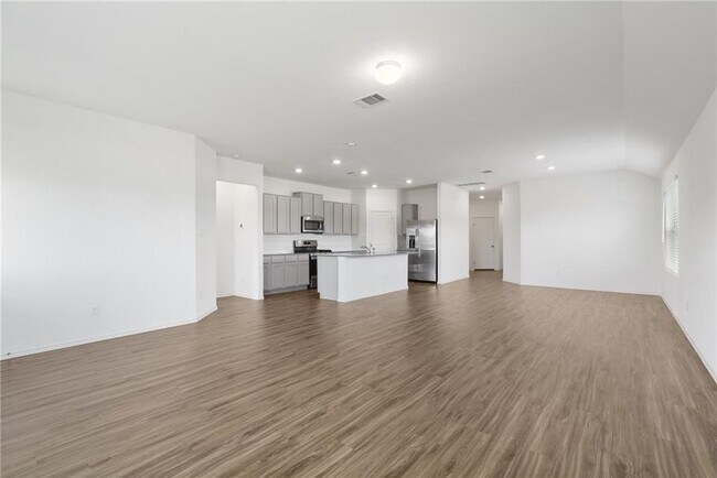 Foto del edificio - 3313 Fresh Spring Rd
