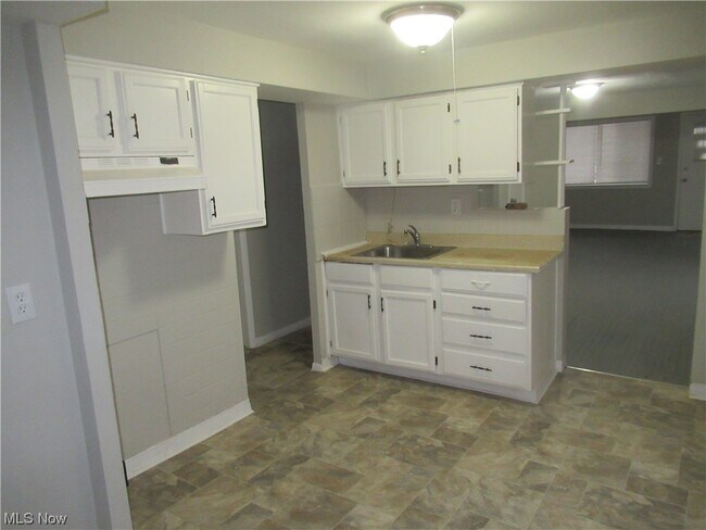 Building Photo - 2506 Fortune Ave