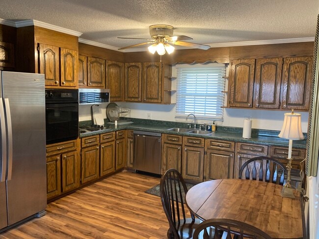 12 Cocina de Theodore - 12 Theodore Dr