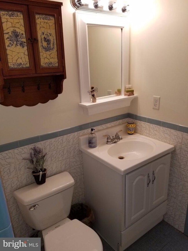 Foto del edificio - 4103 Locust Ln