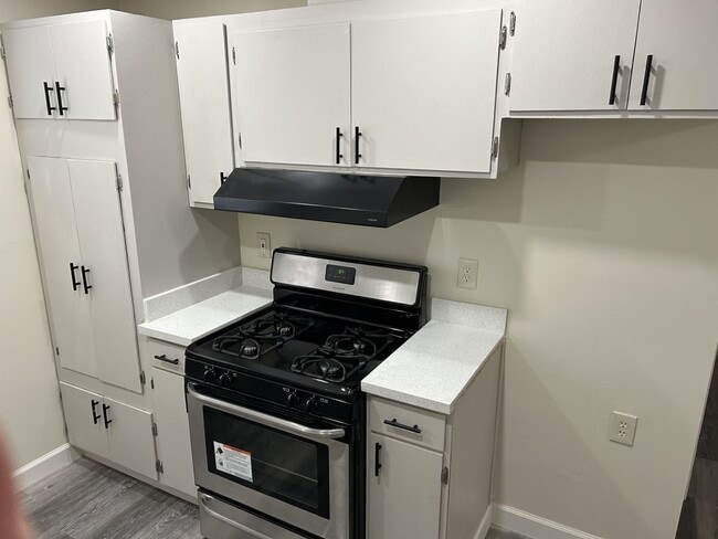 Building Photo - Remodeled 3 Bedroom, 2 Bath Home