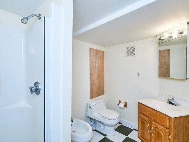 Building Photo - 883 Harrison Ave