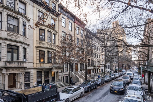 Building Photo - 335 W 87th St