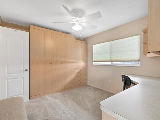Building Photo - 1400 Tarpon Center Dr