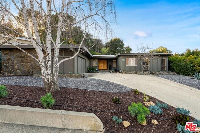 Building Photo - 3155 Dona Maria Dr