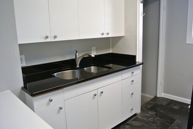 Foto del edificio - 1021 9th St NW
