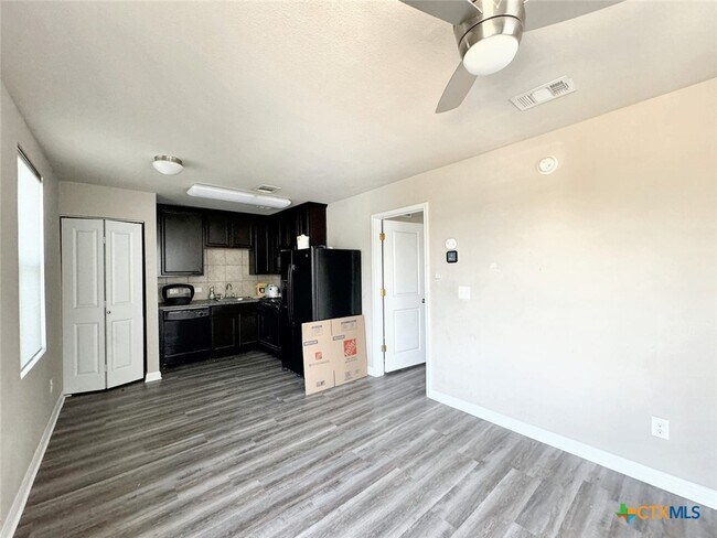 Building Photo - 315 Rachel St