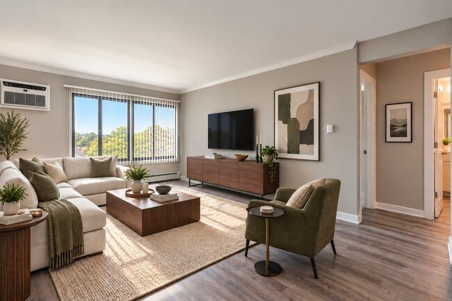 Building Photo - Windsor Lakes Apartment Homes