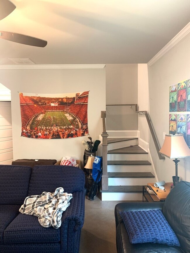 Building Photo - Four Bedroom Near Downtown Available for P...