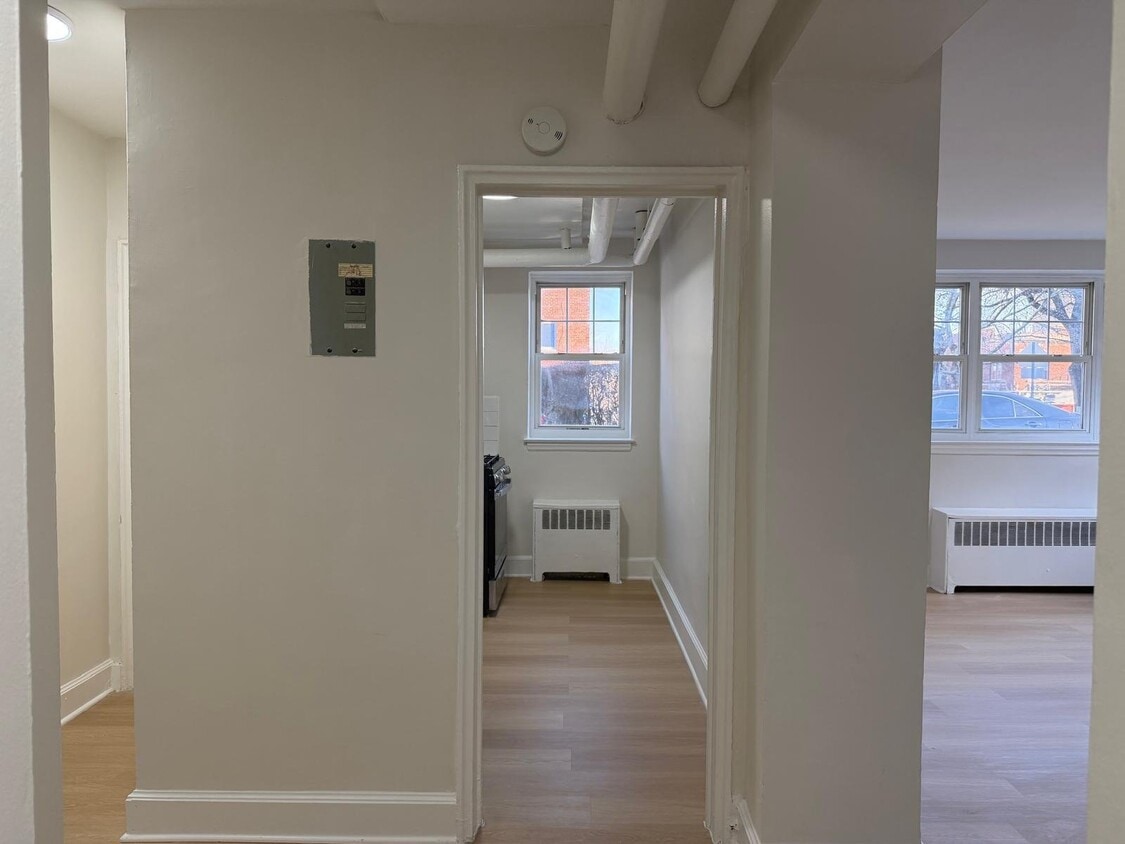 Building Photo - 216 N Arlington Ave