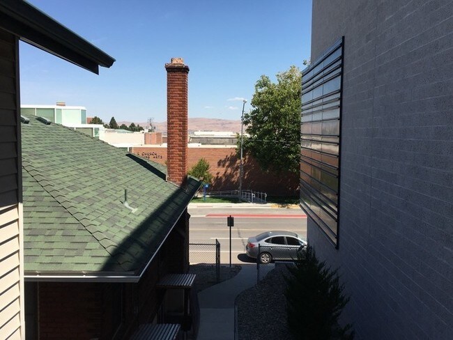 Building Photo - 1320 Terrace Dr