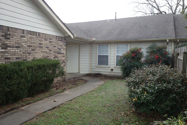 Foto del edificio - 6656 S Utica Pl