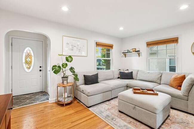 Foto del edificio - 3040 Hampshire Ave S