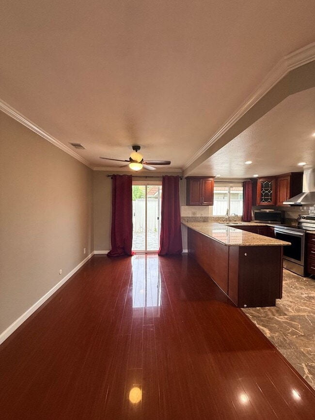 Foto del edificio - Upgraded 3-bedroom, 2-bath 1,240 sq. ft. i...