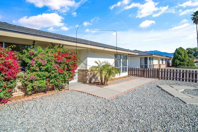 Foto del edificio - 41012 Beachwood Ave