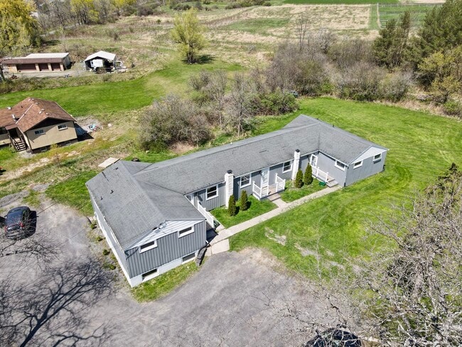 Building Photo - 140 Honness Ln