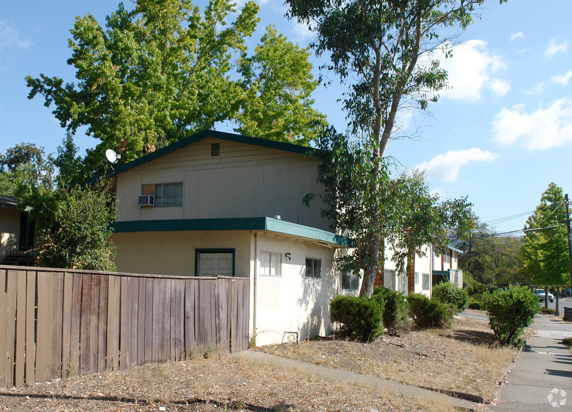 Primary Photo - 6111 Montecito Blvd