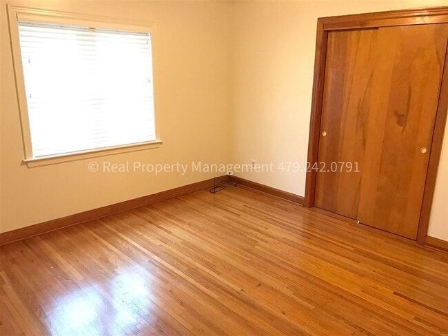 Building Photo - 1306 S 41st St