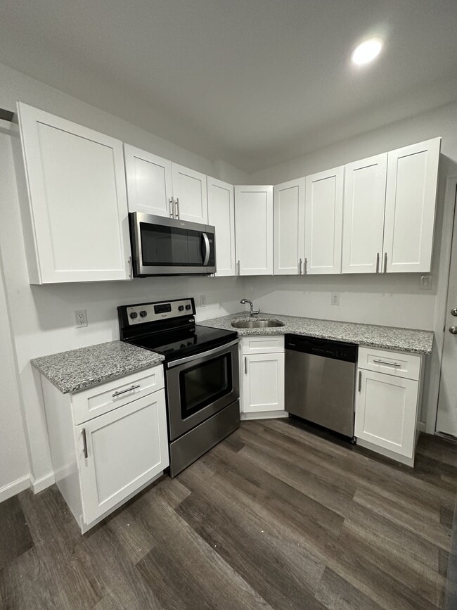 Foto del edificio - 2424 N Bancroft-