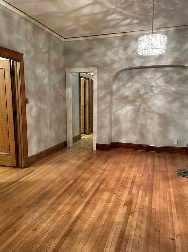 Dining Room - 348 S Hamlin Blvd