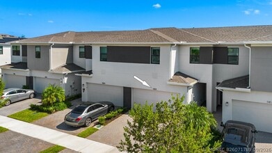 Building Photo - 14131 SW Thorens Dr