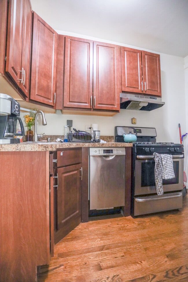 Building Photo - 2465 N Clark St