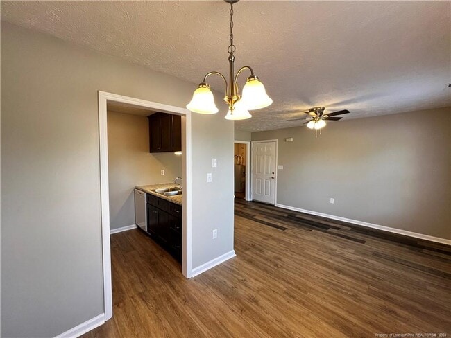 Building Photo - 1409 Ireland Dr