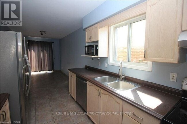 Photo du bâtiment - 199 EMERALD Rd