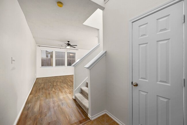 Building Photo - 12475 Saratoga Woods Ln