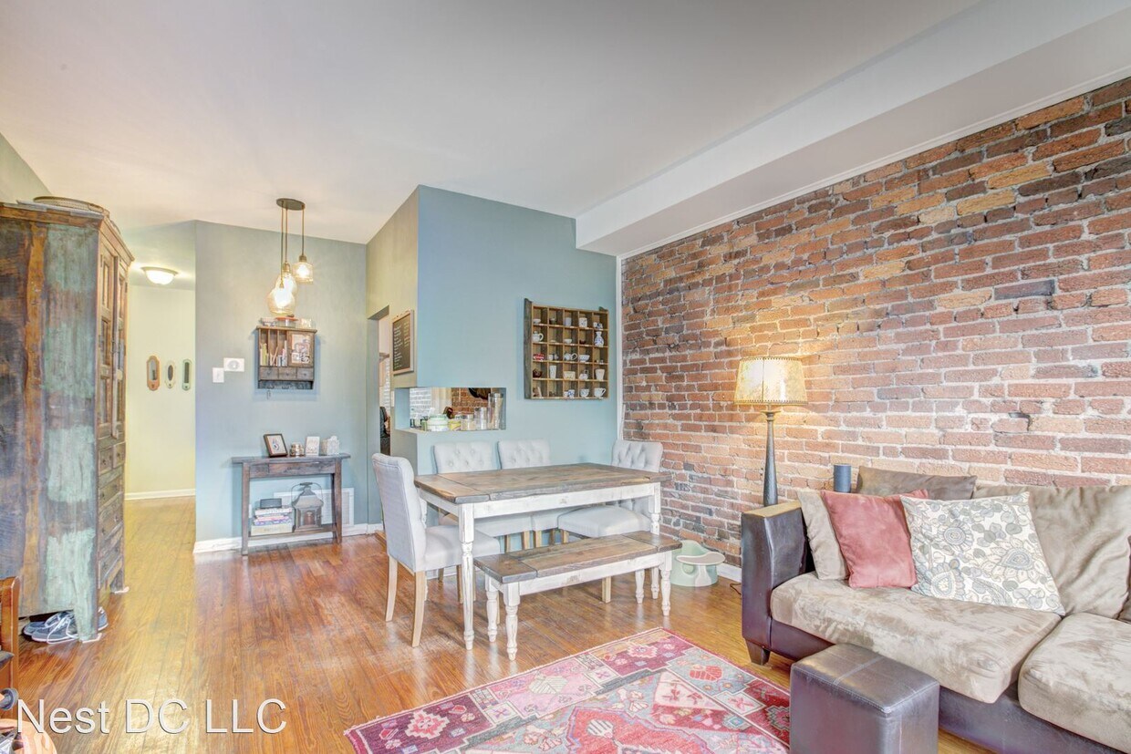 Primary Photo - 2 br, 1 bath House - 424 11th St NE Unit 102