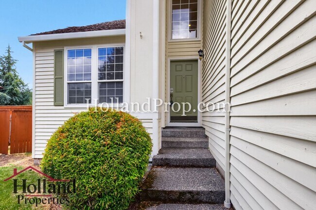Foto del edificio - Modern 4-Bedroom Home with Fireplace & Private Backyard in Beaverton