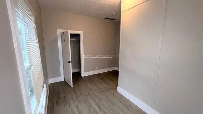 Foto del edificio - 624 Dresden Ave