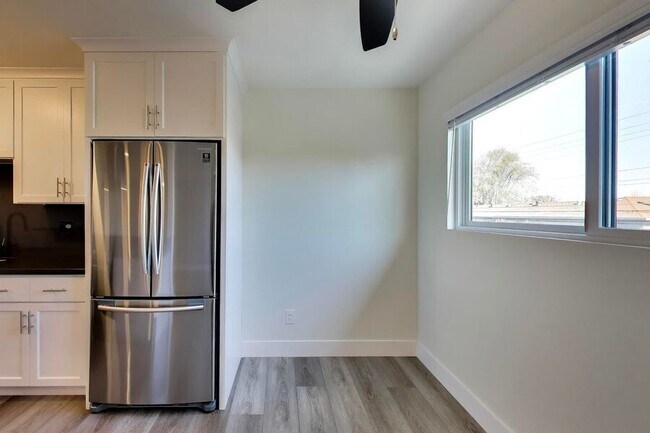 Foto del edificio - 1662 Hollenbeck Ave