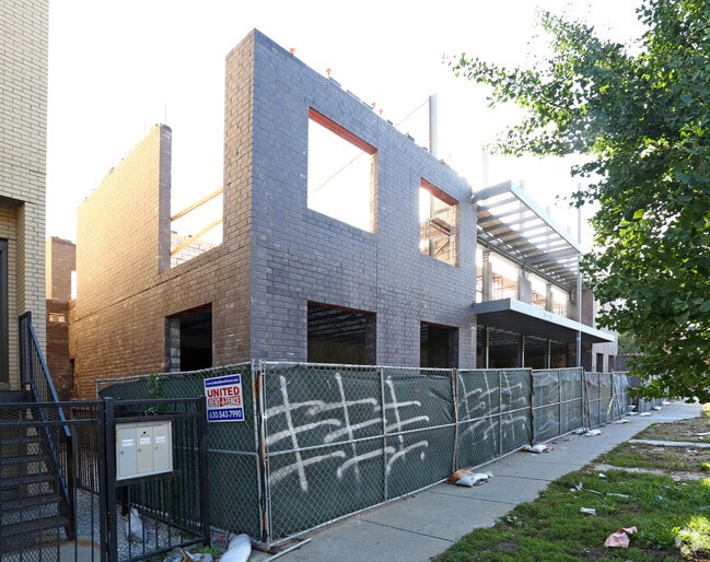 Building Photo - 2535 W Fullerton Ave