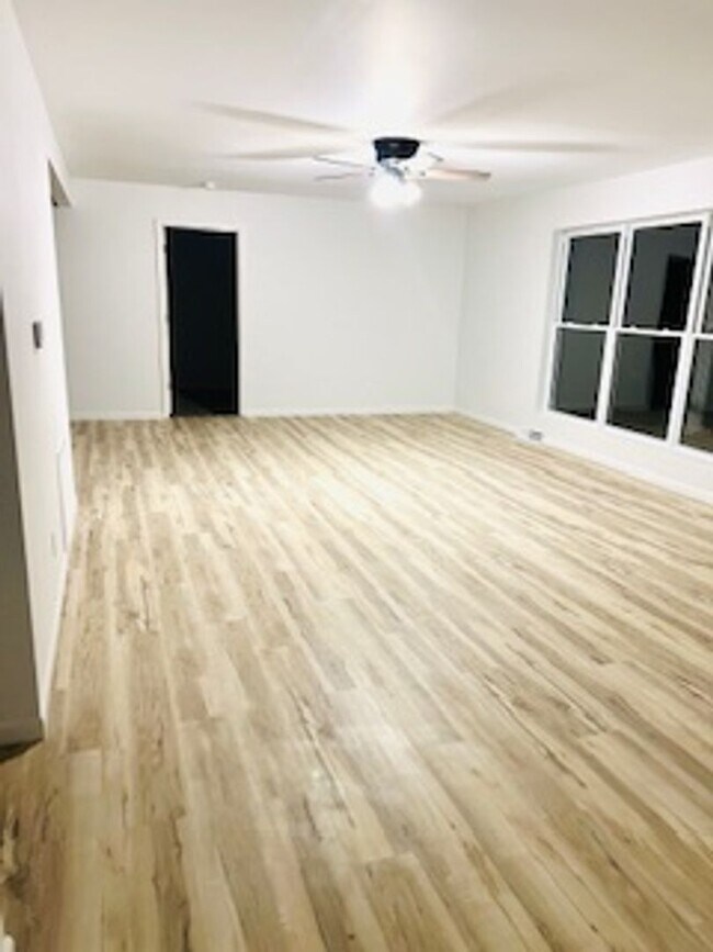 Foto del edificio - 1315 Pershing Dr