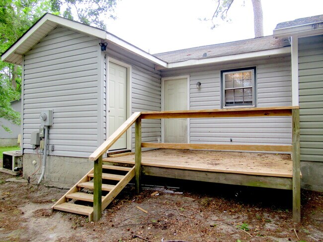 Building Photo - 315 Cedar Creek Dr